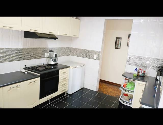 3 BEDROOM HOUSE FOR SALE IN BLUFF
